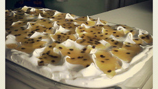 Pavê de bis e mousse de maracujá