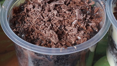 Bolo de pote de chocolate com brigadeiro