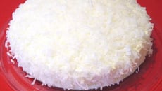 Bolo gelado de abacaxi com coco