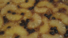 Bolo invertido de abacaxi