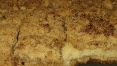 Cuca de leite condensado e farofa