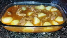 Moela de frango ensopada com batatas