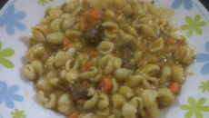 Sopa de legumes e carne