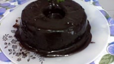 Brigadeirão de panela de pressão com cobertura de bala toffe de menta