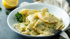 Ravioli de ricota e limão-siciliano caseiro e no ponto certo