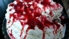 Merengue com morangos