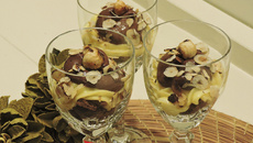 Taça com biscoito de chocolate