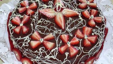 Torta de brigadeiro com morango