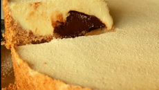 Torta de leite em pó com creme de avelã