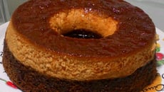 Bolo de chocolate com pudim de leite