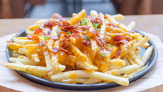 Batata frita com cheddar e bacon