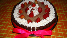 Bolo de chocolate e morango com Twix