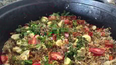 Galinhada (o tradicional e simples arroz com frango caipira do interior de São Paulo)