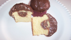 Cupcakes de brigadeiro com cobertura tipo chokito