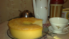 Bolo de carimã com leite condensado