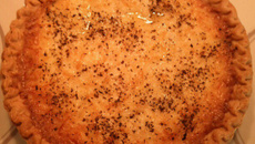 Torta de queijo com manjericão