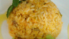 Arroz com lulas, peixes e camarões