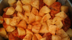 Coxa e sobrecoxa assadas com batatas