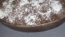 Bolo tipo prestígio montado na tigela