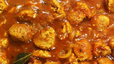 Almôndegas de soja com molho de tomate