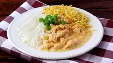 Estrogonofe de frango simples