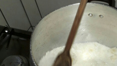 Rocambole cozido no leite condensado