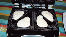 Biscoito de polvilho na sanduicheira