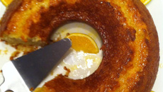 Bolo de laranja com casca e tudo