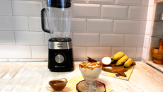 Sorvete de banana com caramelo de canela