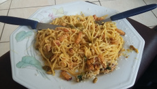 Macarrão de bacon e ovos com curry