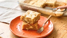 Brownie de leite Ninho com massa úmida e cremosa que desmancha na boca