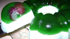 Gelatina de limão com uva