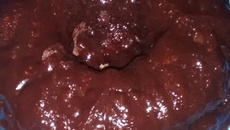 Bolo de chocolate com calda quente