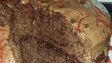 Torta de chocolate com cereja