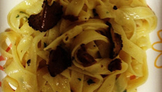 Macarrão com trufas negras