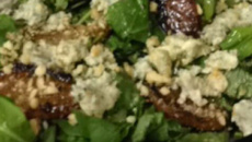 Salada de folhas verdes com pêra