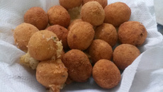 Bolinho de queijo frito