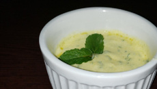 Molho de iogurte com mostarda para acompanhar pescados