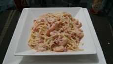 Espaguete com camarão ao molho branco