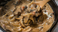 Estrogonofe de bifinhos do cachaço