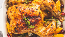 Peru ao molho de creme de cebola com laranja