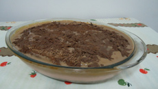 Torta de chocolate com mousse de morango