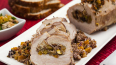 Lombo recheado com pão de forma