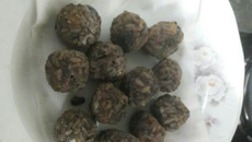 Almôndega de arroz e feijão