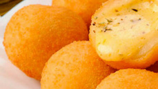 Bolinha de queijo sem massa