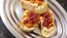 Bruscheta de linguiça