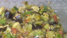 Antepasto de berinjela ao forno de microondas