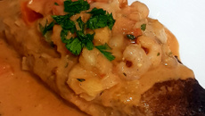 Pirarucu ao molho de camarão 