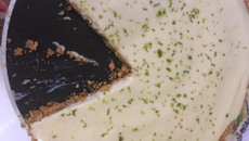 Torta de limão feita de biscoito maisena