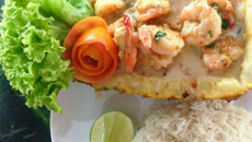 Camarão hawai com abacaxi